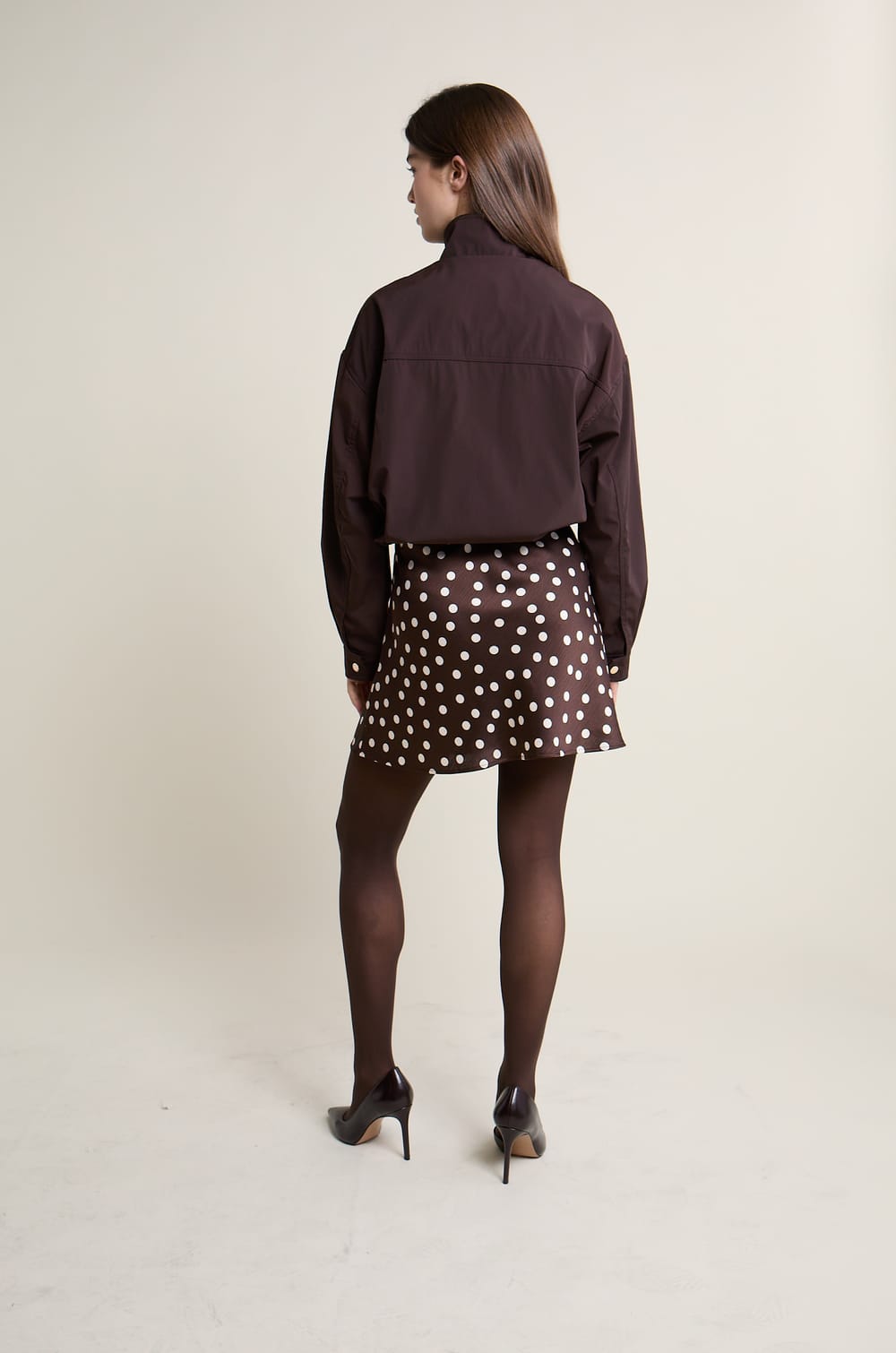 Jupe courte satin&eacute;e &agrave; pois;${refinementColor}