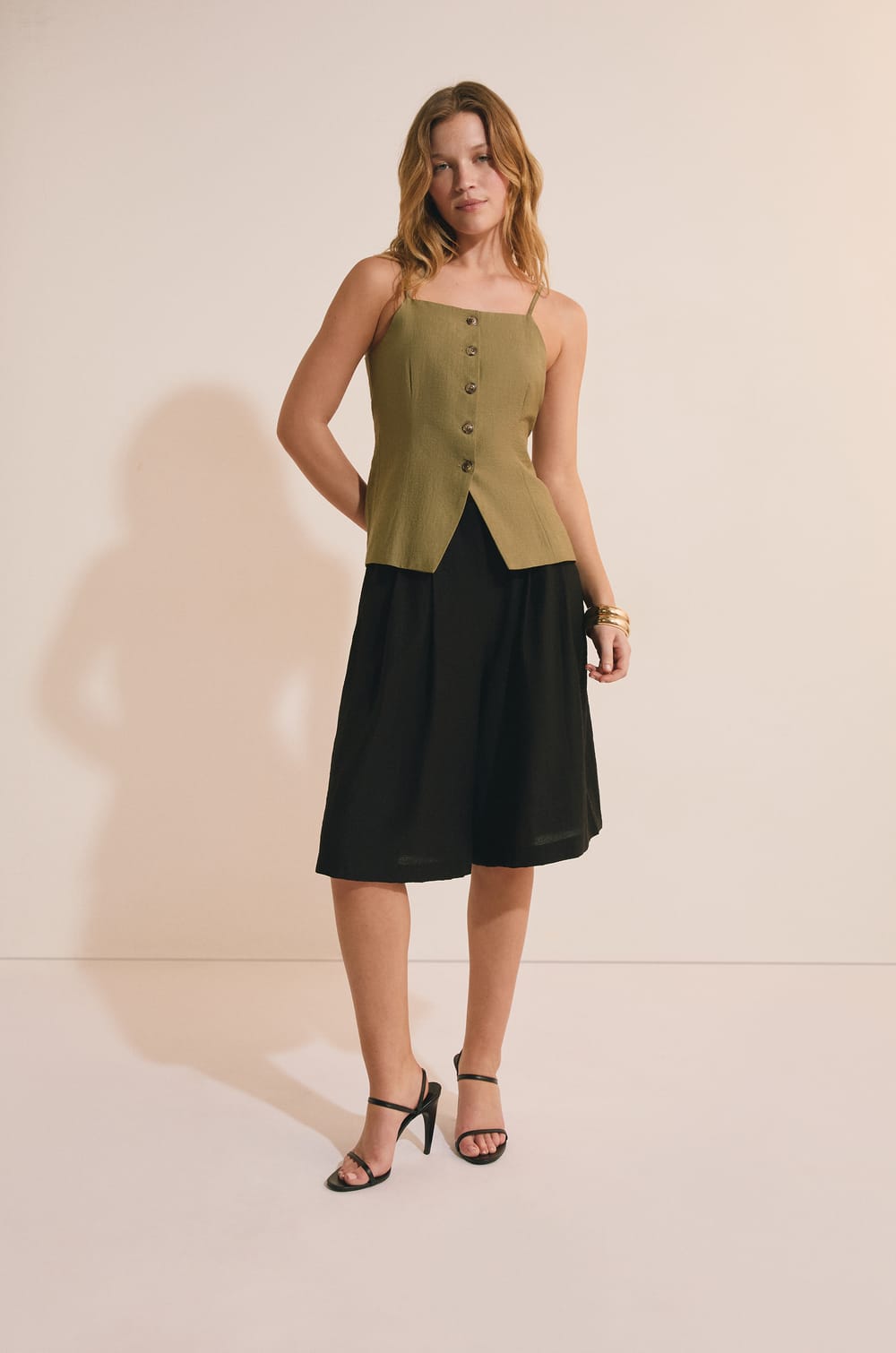 Top ajust&eacute; boutonn&eacute;;${refinementColor}