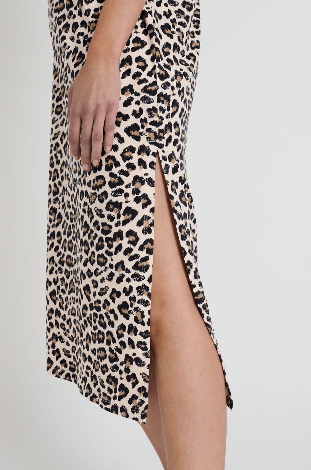 Lange jurk met luipaardprint;${refinementColor}