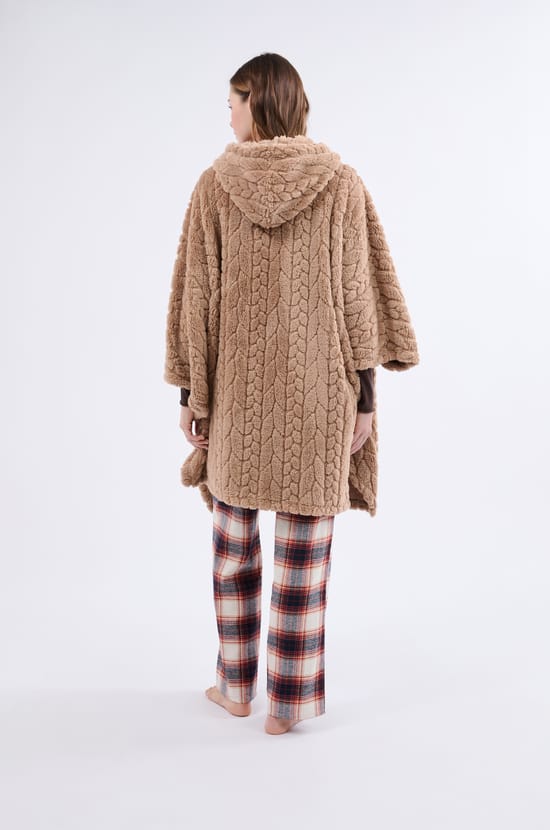 Poncho à manches 3/4;${refinementColor}