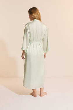 D&eacute;shabill&eacute; long satin&eacute;;${refinementColor}