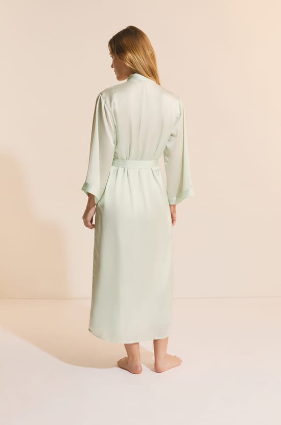 D&eacute;shabill&eacute; long satin&eacute;;${refinementColor}