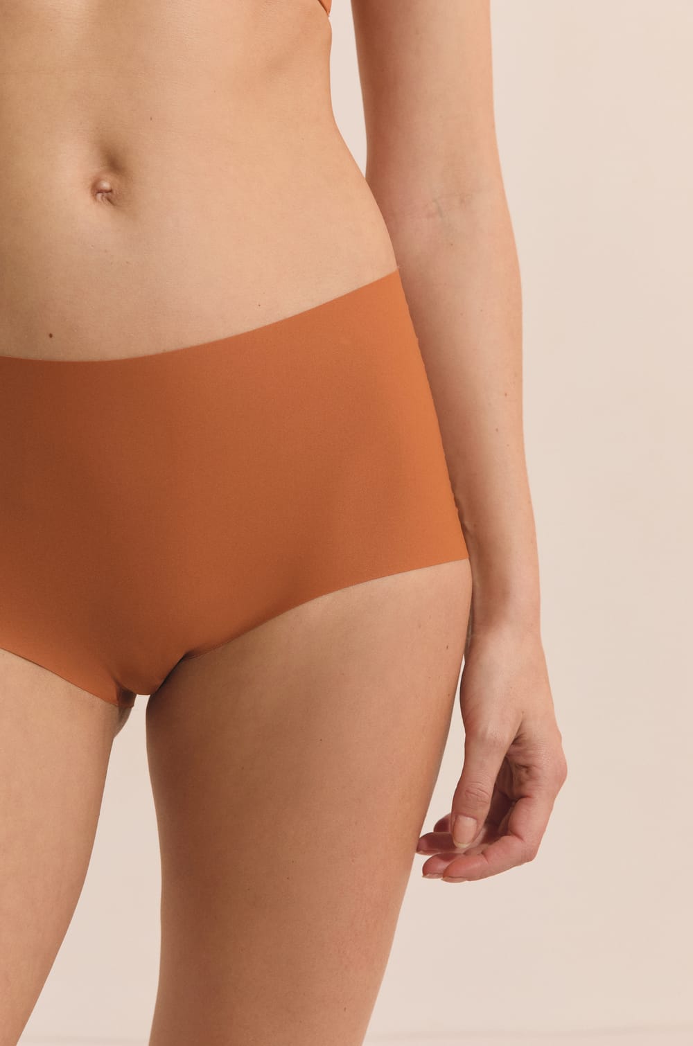 Shorty en microfibre;${refinementColor}