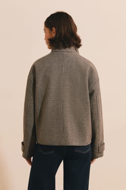 Manteau court avec laine &agrave; motif pied-de-poule et col montant;${refinementColor}