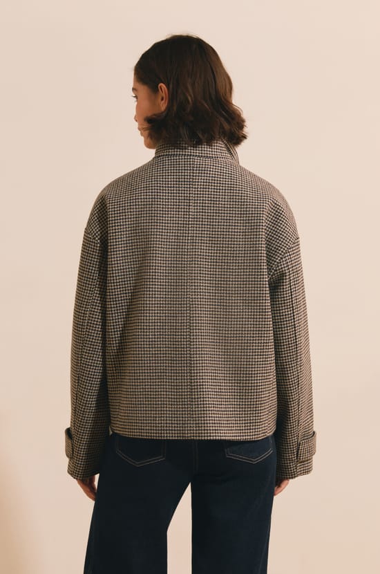Manteau court avec laine &agrave; motif pied-de-poule et col montant;${refinementColor}