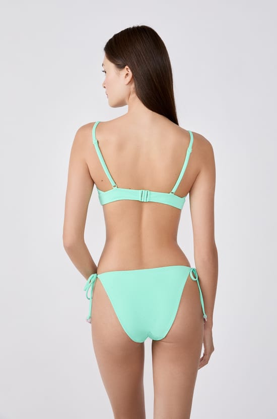 Top bikini triángular sin aros;${refinementColor}