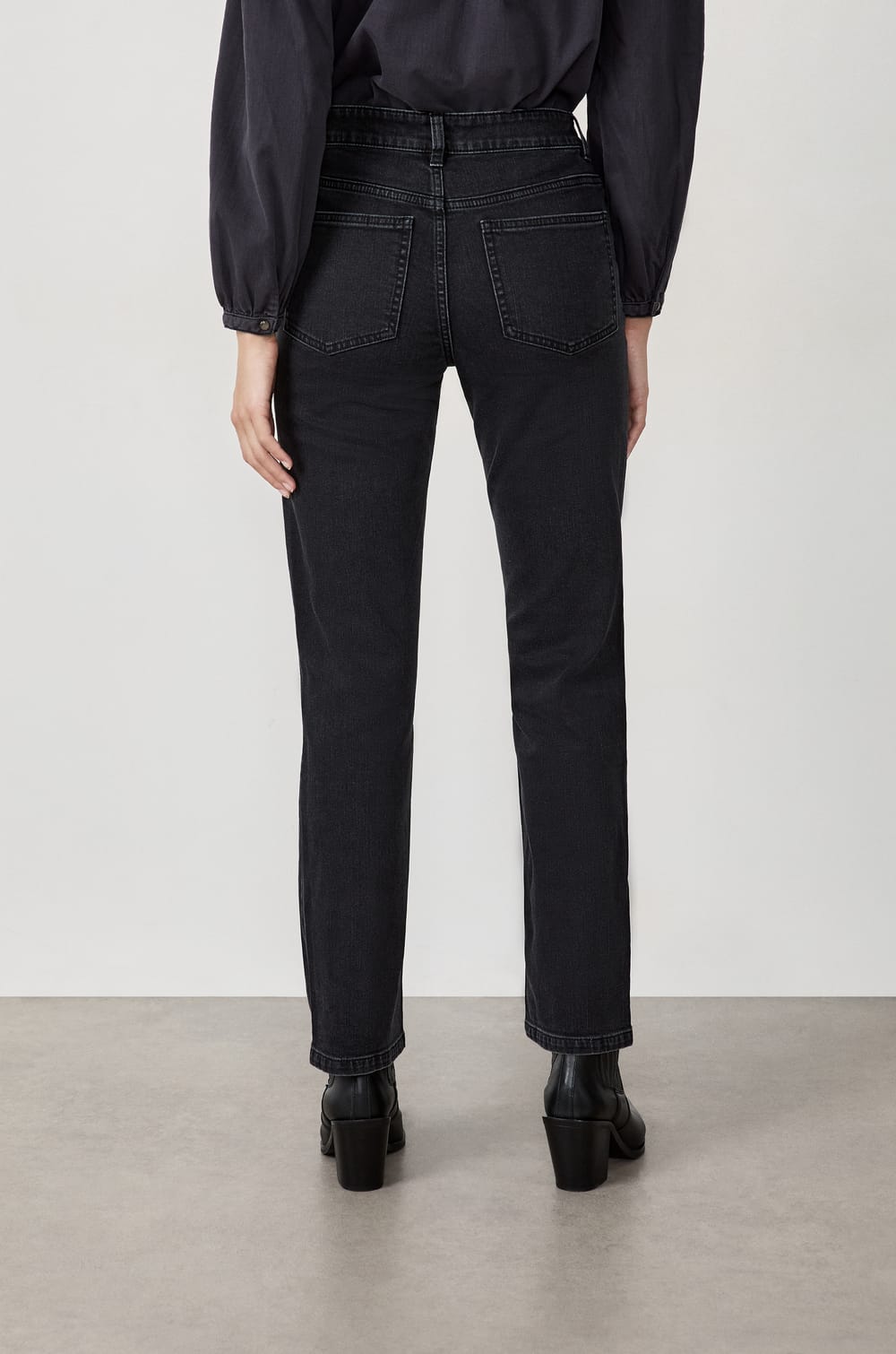 Jean droit en coton;${refinementColor}