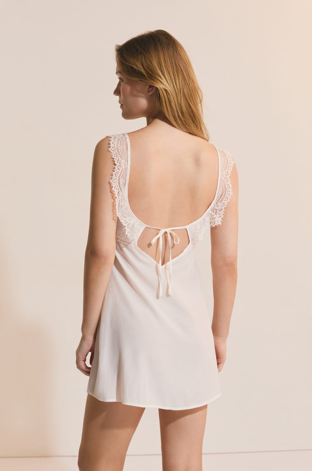 Nuisette avec d&eacute;tail en dentelle;${refinementColor}