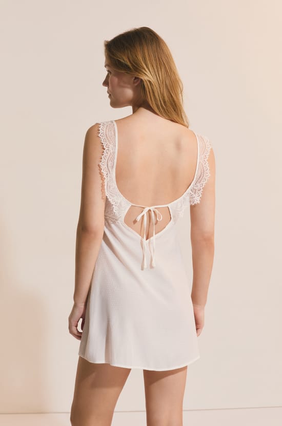 Nuisette avec d&eacute;tail en dentelle;${refinementColor}