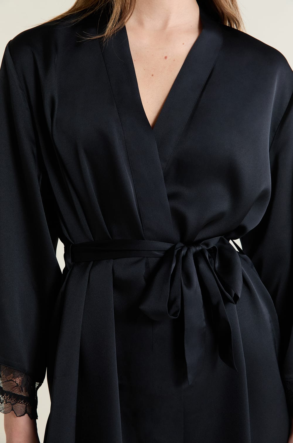 Satijnen neglig&eacute;;${refinementColor}