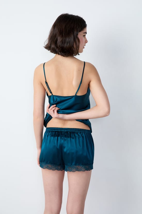 Short de pyjama en soie détails dentelle;${refinementColor}