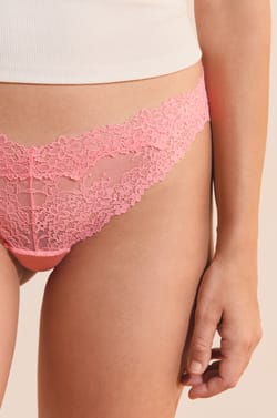 Tanga en dentelle;${refinementColor}