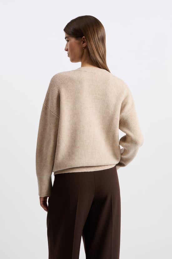 Long-sleeved V-neck sweater;${refinementColor}