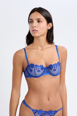 Bra N.9 estilo balconet con delicado bordado;${refinementColor}