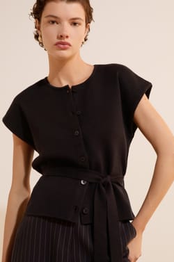 Cardigan &agrave; manches courtes avec lien &agrave; nouer;${refinementColor}