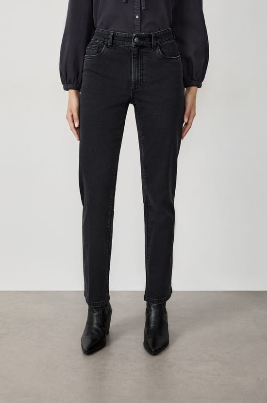 Jean droit en coton;${refinementColor}