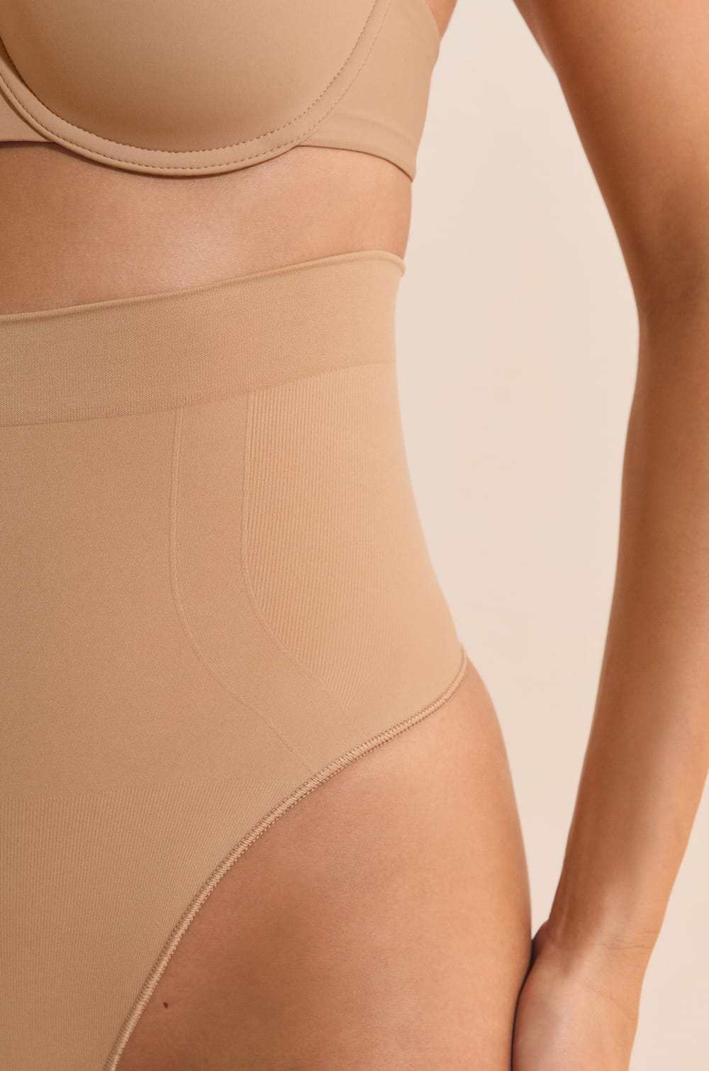 String taille haute sculptant;${refinementColor}