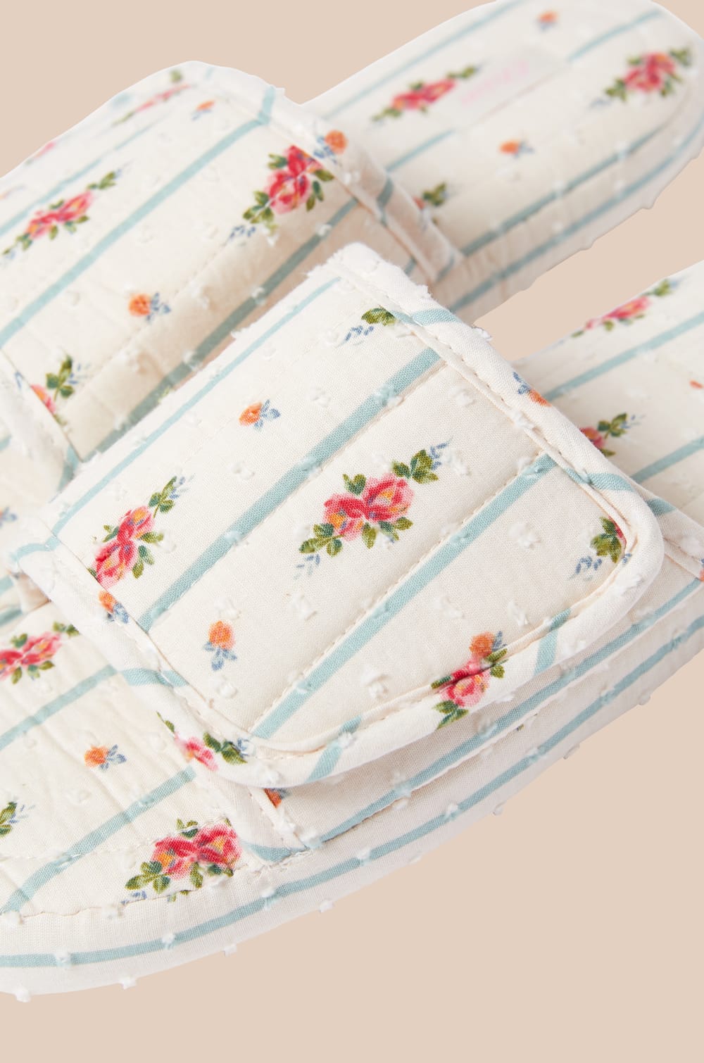 Chaussons tongs en coton &agrave; motifs fleurs;${refinementColor}