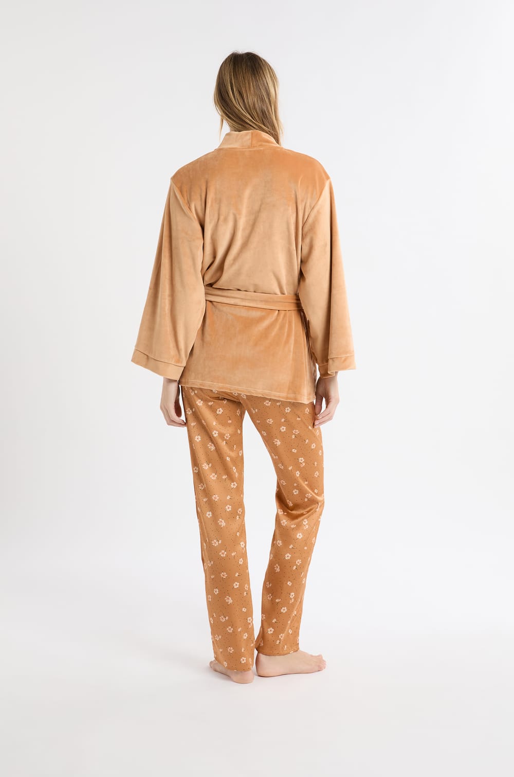 Conjunto de pijama de 3 piezas satinado;${refinementColor}