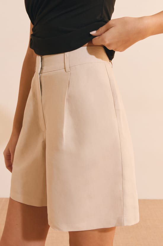Bermuda Shorts With Linen;${refinementColor}
