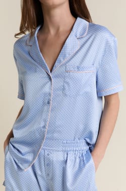 Chemise de pyjama satin&eacute;e &agrave; pois;${refinementColor}