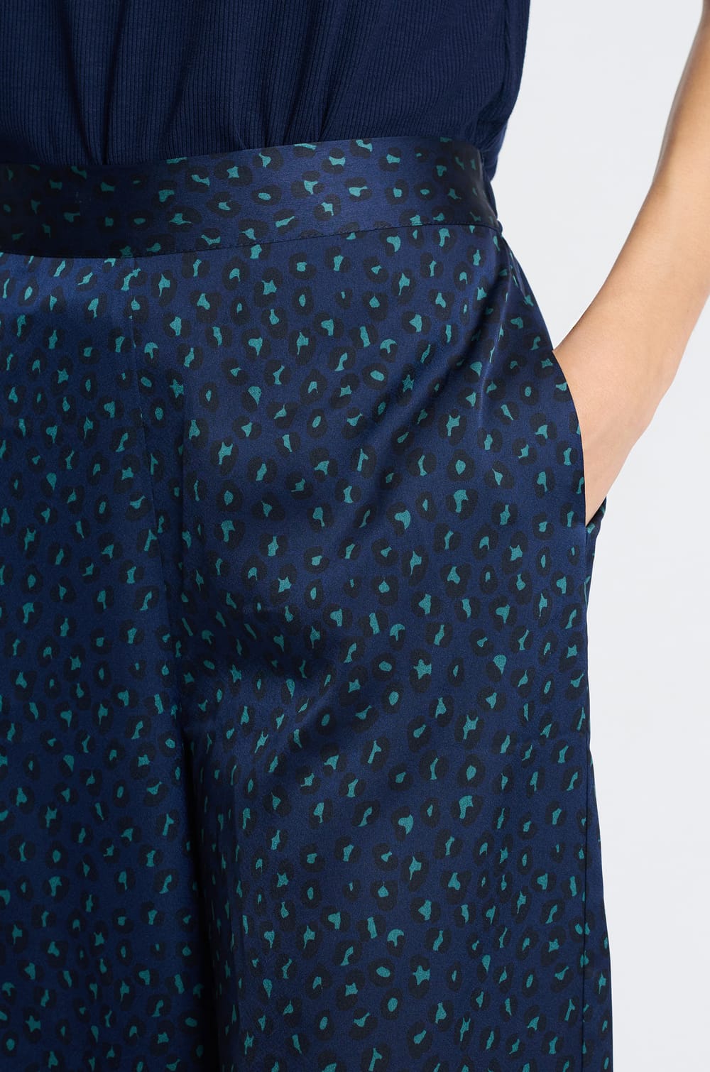 Pantalon de pyjama satiné;${refinementColor}