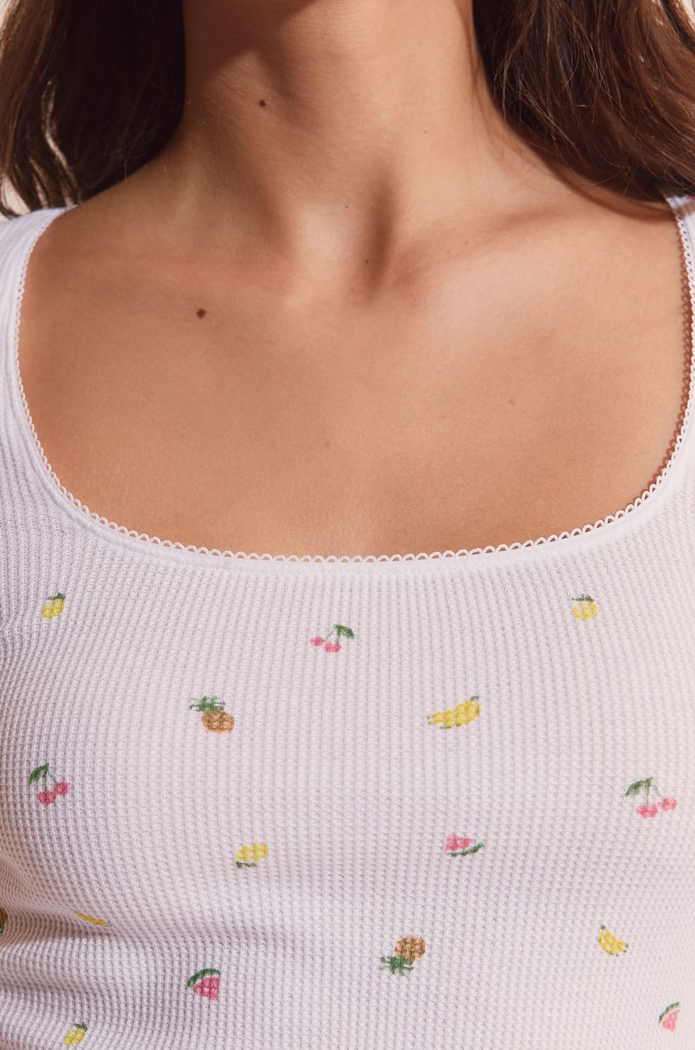 T-shirt gaufr&eacute; &agrave; motifs fruits;${refinementColor}