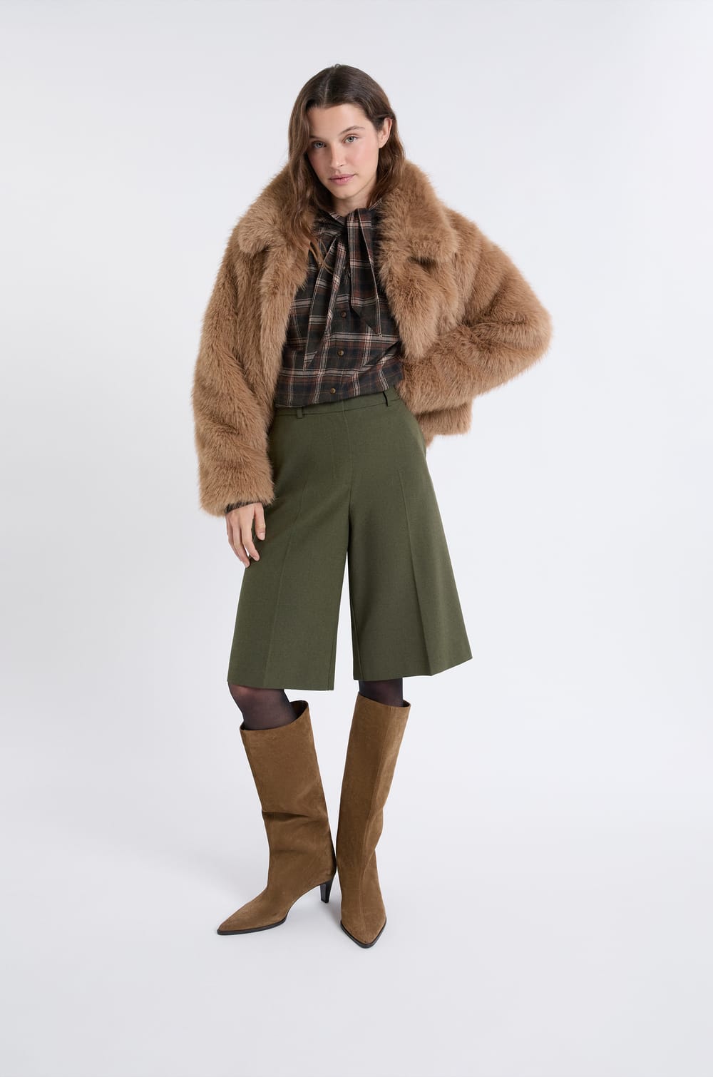 Short bermuda;${refinementColor}