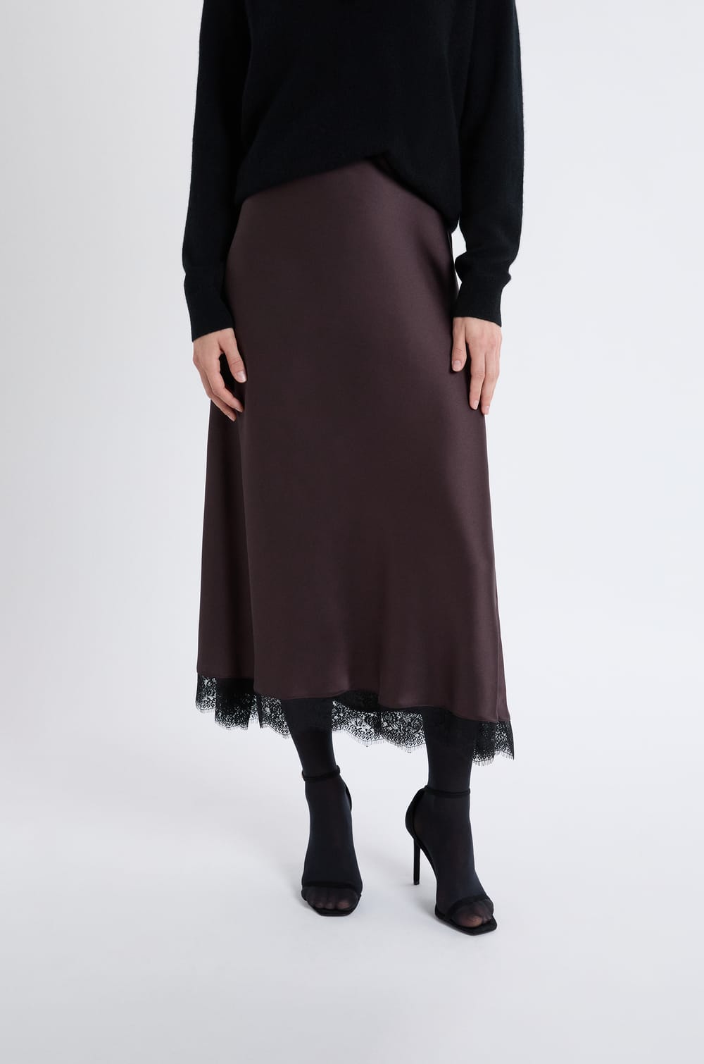 Falda larga de satén;${refinementColor}