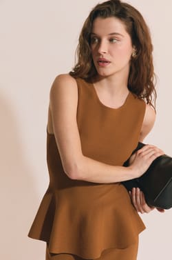 Top &eacute;vas&eacute; &agrave; la taille;${refinementColor}