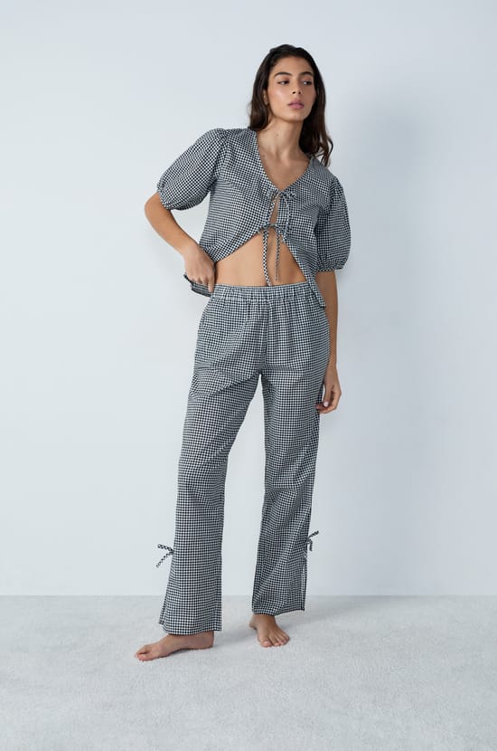 Gerade geschnittene Pyjama-Hose aus Baumwolle mit Karomuster und Schleifendetails;${refinementColor}