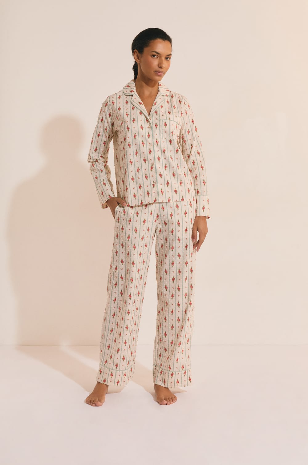 Pantalon de pyjama &agrave; motifs fleuris en coton;${refinementColor}