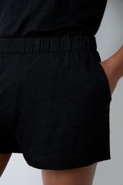 Pantal&oacute;n corto 100 % lino&nbsp;;${refinementColor}