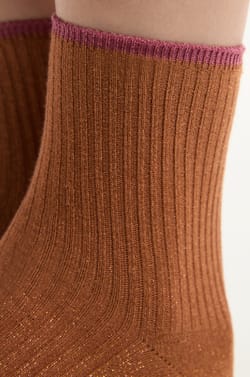 Calcetines de algodón con acabado brillante;${refinementColor}