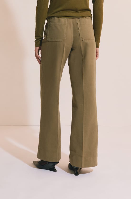 Pantalon large avec poches avant;${refinementColor}