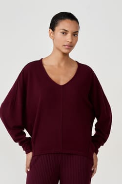 Su&eacute;ter cuello en V;${refinementColor}