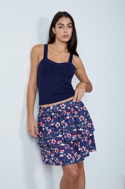 Short skirt with floral patterns;${refinementColor}