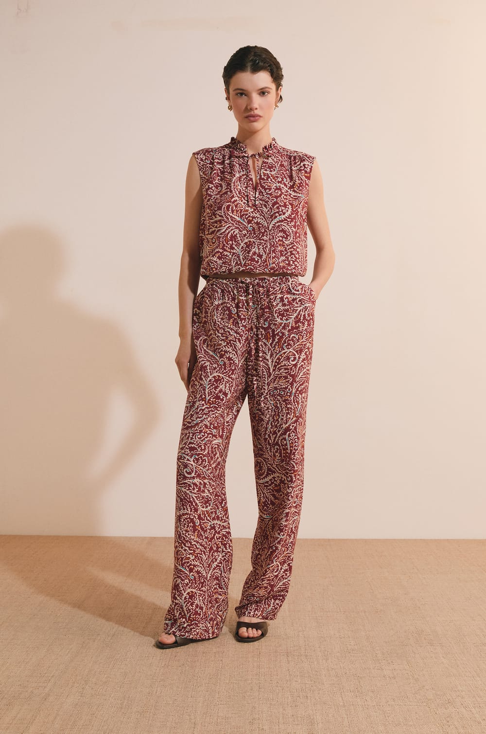 Top avec col &agrave; nouer &agrave; motifs;${refinementColor}