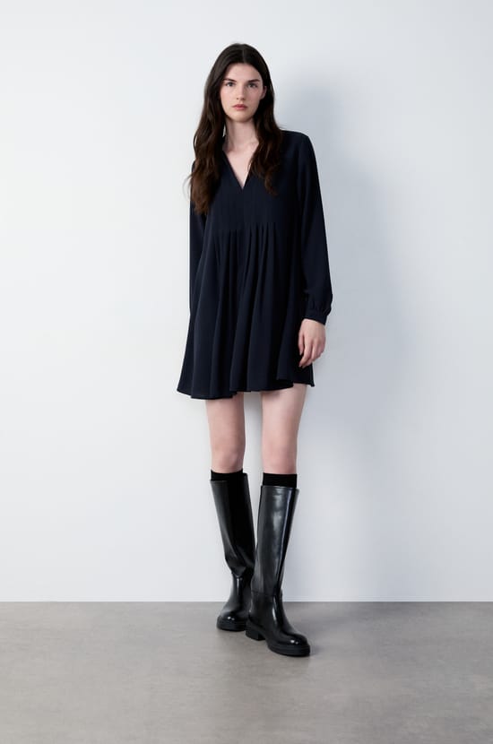 Robe courte fluide;${refinementColor}