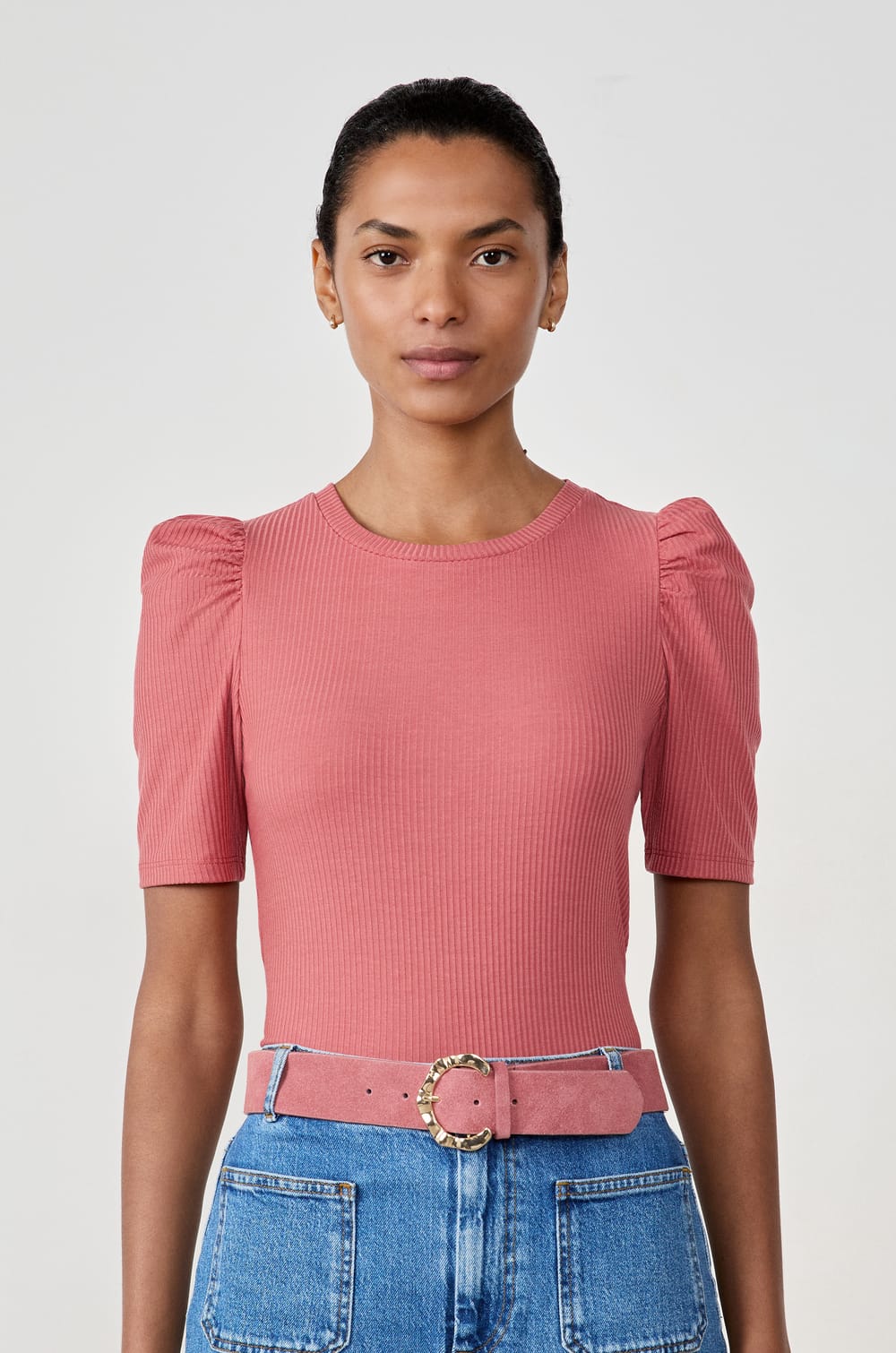 T-shirt manches courtes avec épaules bouffantes;${refinementColor}