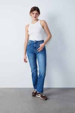 Straight Cut Jeans;${refinementColor}