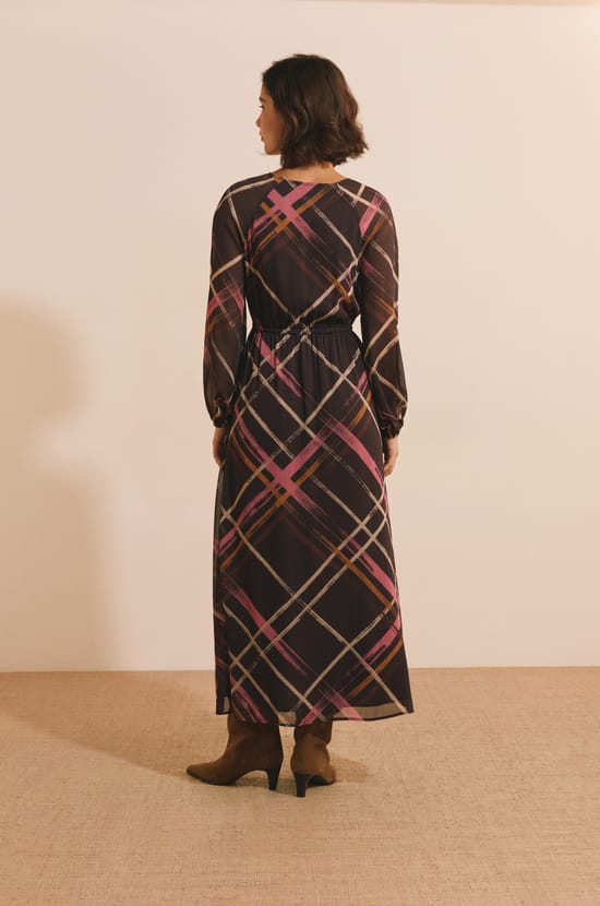 Robe longue fluide &agrave; motif quadrill&eacute;;${refinementColor}