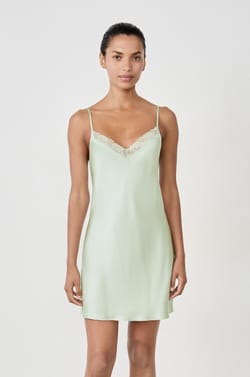 Nuisette en soie détails dentelle;${refinementColor}