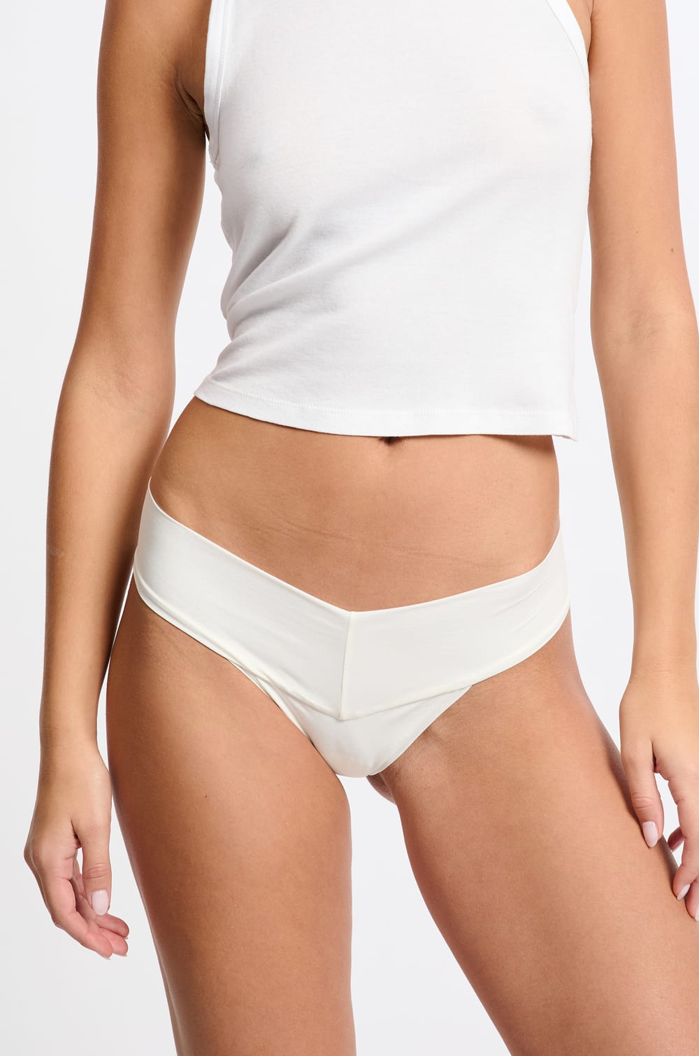 Tanga en microfibre;${refinementColor}