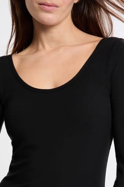 Long-sleeved round neck t-shirt with integrated bra;${refinementColor}