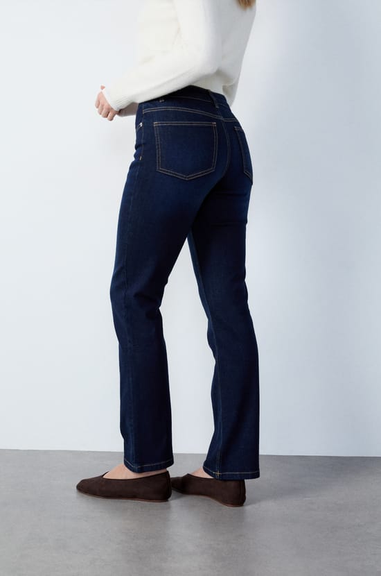 Straight Cut Jeans;${refinementColor}
