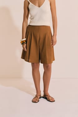 Bermuda pliss&eacute; avec lin;${refinementColor}