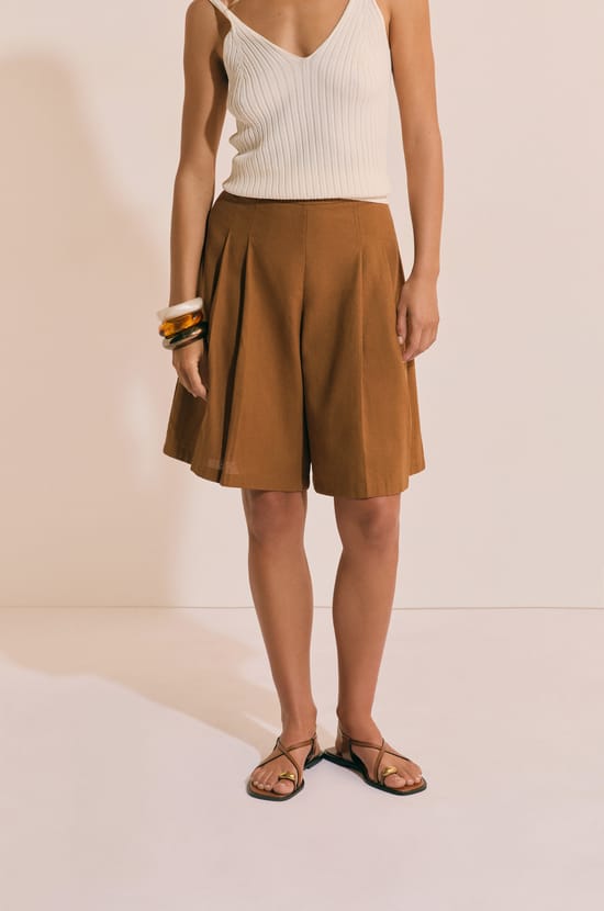 Bermuda pliss&eacute; avec lin;${refinementColor}