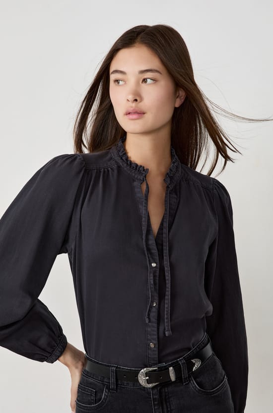 Chemise col V;${refinementColor}