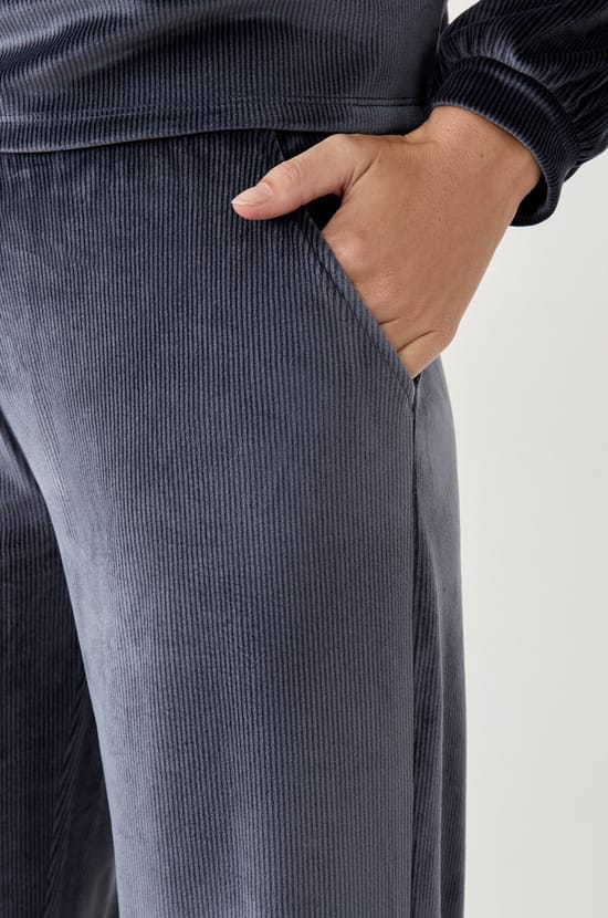 Pantal&oacute;n de pijama con efecto terciopelo;${refinementColor}